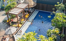 Sea Beach Hostel & Club Aonang Beachfront